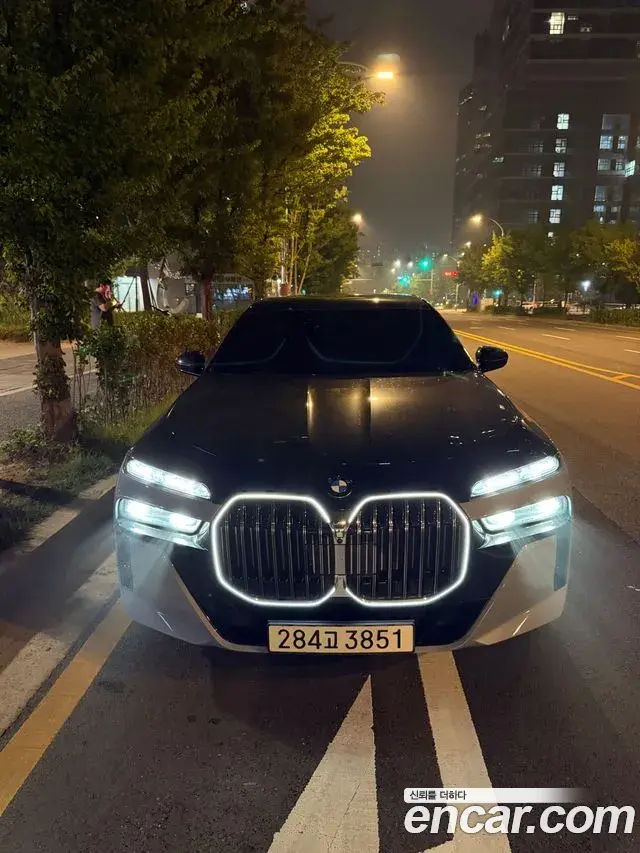 BMW 7 Series 2023 — Фото 1/10