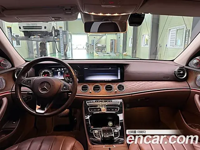 Mercedes-Benz E-Class 2018 — Фото 10/20