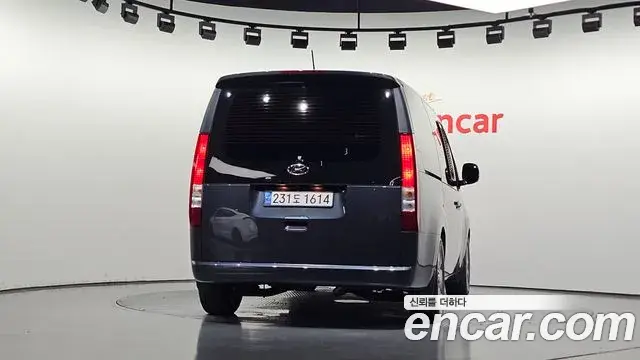 Hyundai Staria 2023 — Фото 3/20