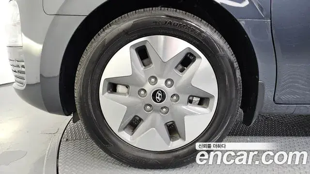 Hyundai Staria 2023 — Фото 4/20