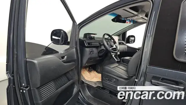 Hyundai Staria 2023 — Фото 8/20