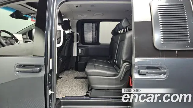 Hyundai Staria 2023 — Фото 10/20