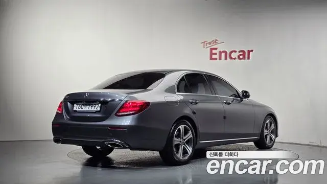Mercedes-Benz E-Class 2019 — Фото 2/20