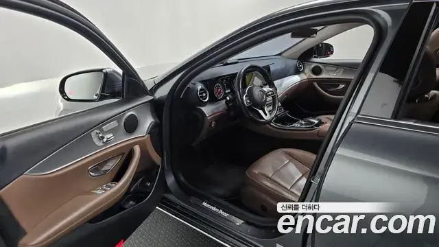 Mercedes-Benz E-Class 2019 — Фото 10/20