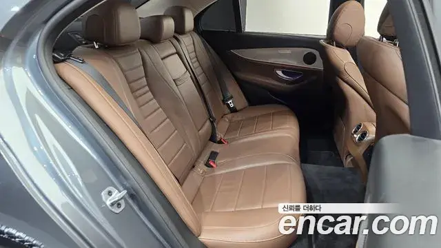 Mercedes-Benz E-Class 2019 — Фото 11/20