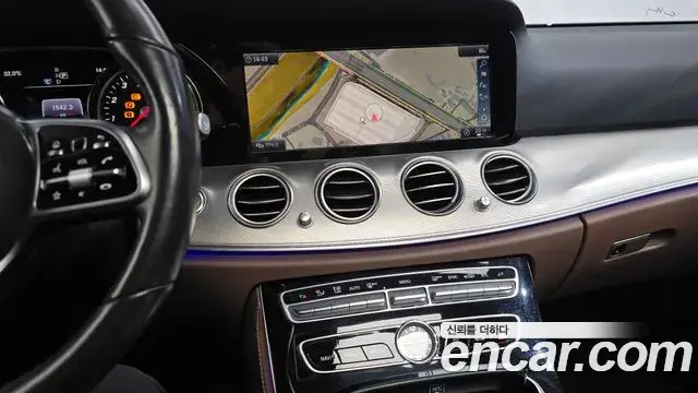 Mercedes-Benz E-Class 2019 — Фото 12/20