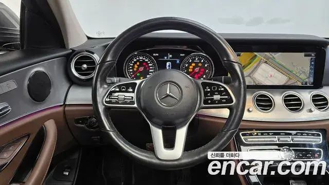 Mercedes-Benz E-Class 2019 — Фото 13/20