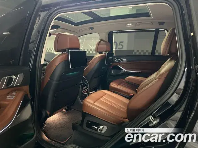BMW X7 2020 — Фото 11/18