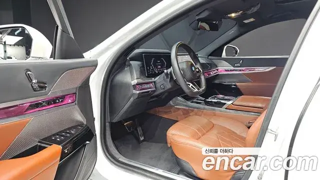 BMW 7 Series 2023 — Фото 10/20