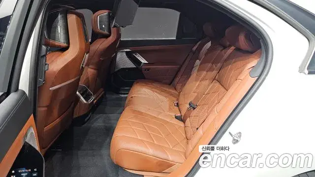BMW 7 Series 2023 — Фото 12/20