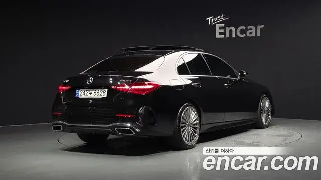 Mercedes-Benz C-Class 2023 — Фото 1/20