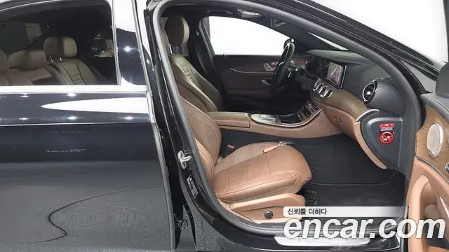 Mercedes-Benz E-Class 2021 — Фото 10/20