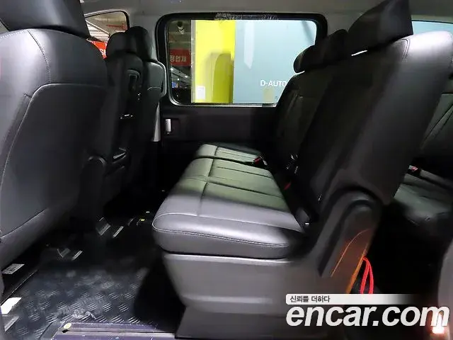 Hyundai Staria 2025 — Фото 10/20