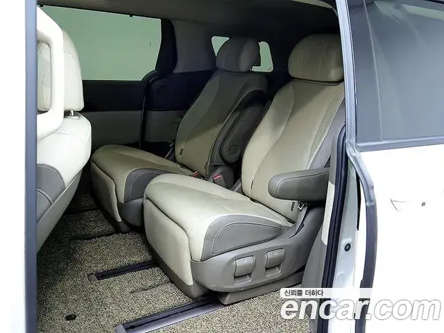 Kia Carnival 2021 — Фото 12/20