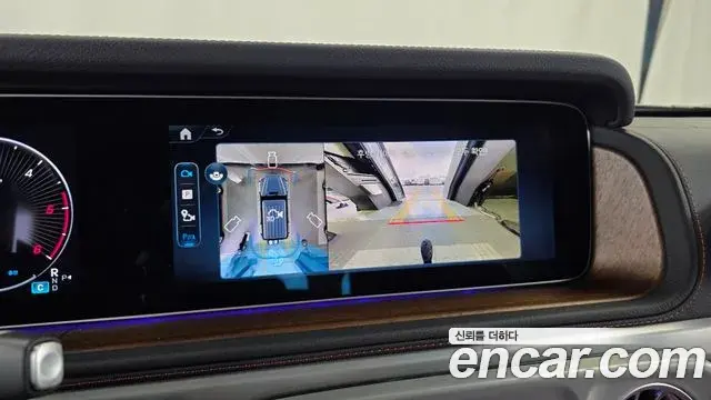 Mercedes-Benz G-Class 2025 — Photo 15/33