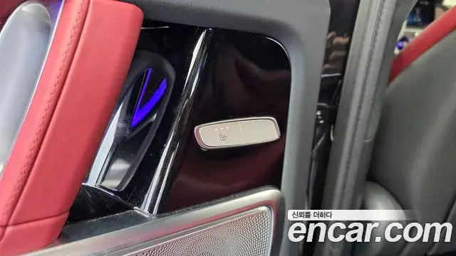 Mercedes-Benz G-Class 2025 — Photo 11/33