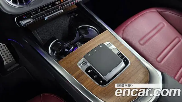 Mercedes-Benz G-Class 2025 — Photo 25/33