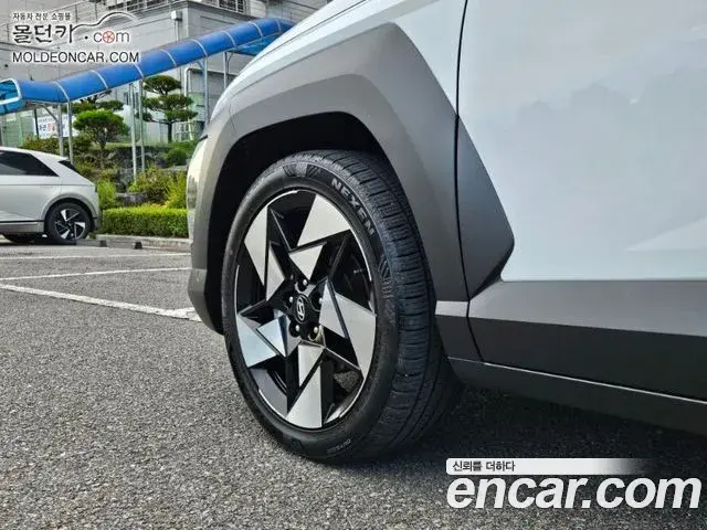 Hyundai Kona 2023 — Фото 18/18