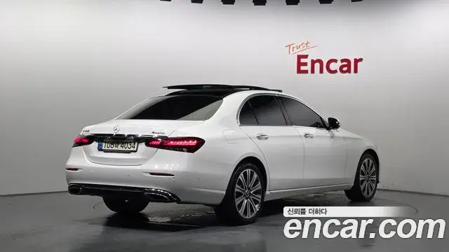 Mercedes-Benz E-Class 2021 — Photo 2/20