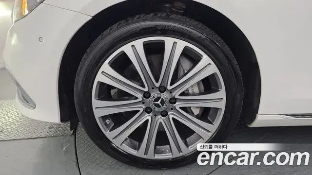 Mercedes-Benz E-Class 2021 — Photo 5/20