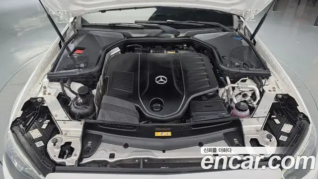 Mercedes-Benz E-Class 2021 — Photo 6/20