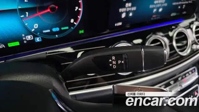 Mercedes-Benz E-Class 2021 — Photo 9/20