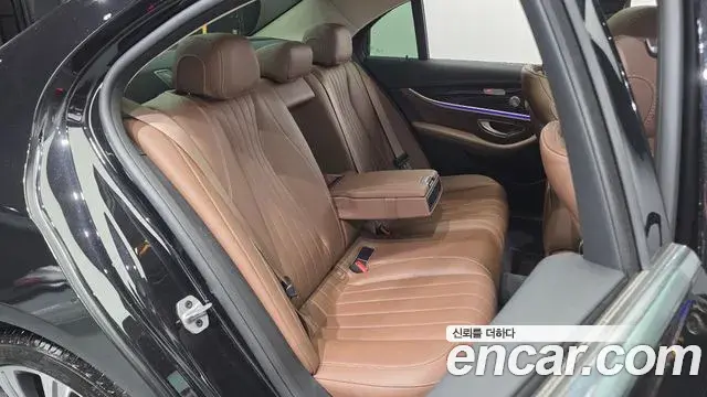 Mercedes-Benz E-Class 2021 — Фото 12/20