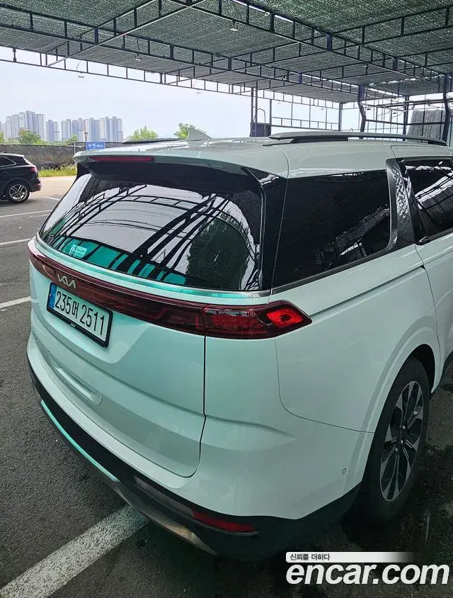 Kia Carnival 2023 — Фото 1/12