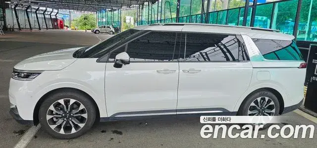 Kia Carnival 2023 — Фото 3/12