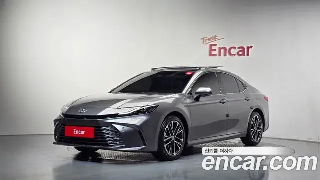 Toyota Camry 2025 — ფოტო 33/33