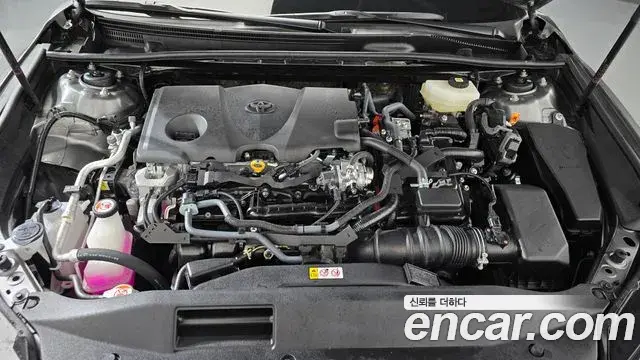 Toyota Camry 2025 — ფოტო 15/33