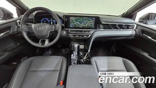 Toyota Camry 2025 — ფოტო 6/33