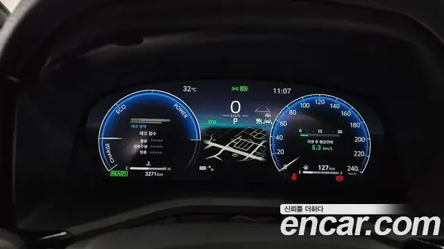 Toyota Camry 2025 — ფოტო 25/33
