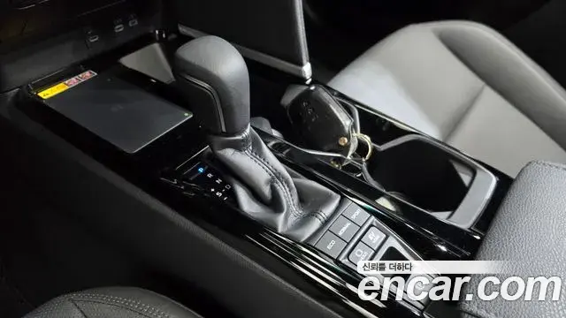 Toyota Camry 2025 — ფოტო 20/33
