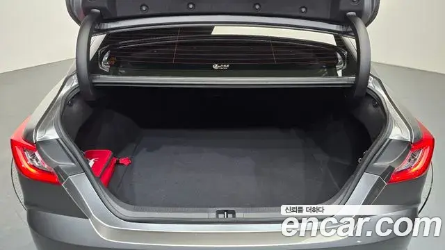 Toyota Camry 2025 — ფოტო 1/33