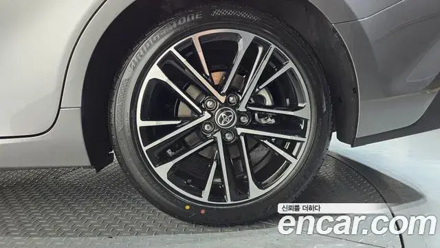 Toyota Camry 2025 — ფოტო 24/33
