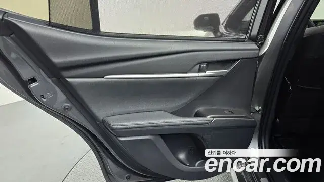 Toyota Camry 2025 — ფოტო 13/33