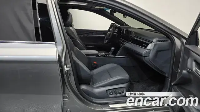 Toyota Camry 2025 — ფოტო 16/33