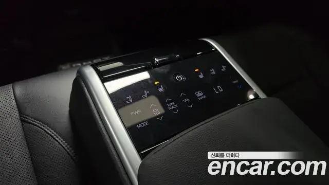 Toyota Camry 2025 — ფოტო 26/33
