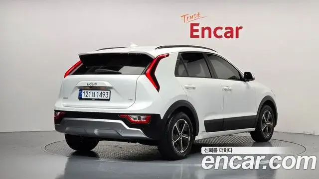 Kia Niro 2022 — Фото 2/20