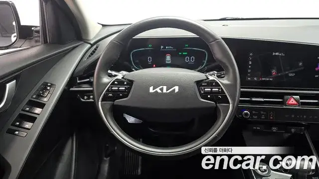 Kia Niro 2022 — Фото 12/20