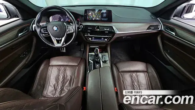 BMW 5 Series 2018 — Фото 7/20