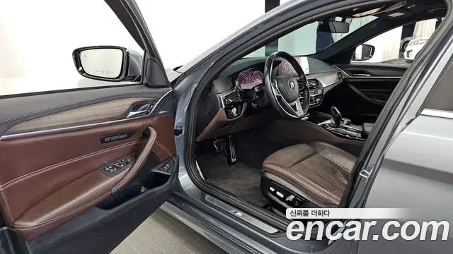 BMW 5 Series 2018 — Фото 10/20
