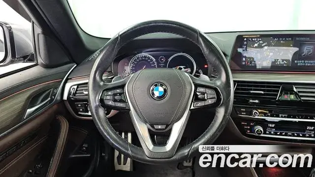 BMW 5 Series 2018 — Фото 13/20