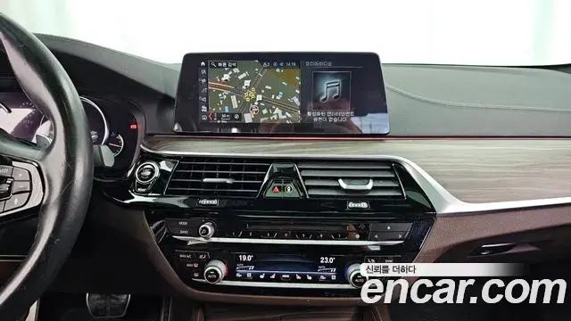 BMW 5 Series 2018 — Фото 14/20