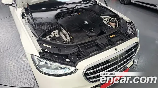 Mercedes-Benz S-Class 2023 — Photo 8/20