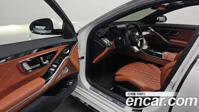 Mercedes-Benz S-Class 2023 — Photo 12/20