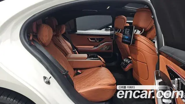 Mercedes-Benz S-Class 2023 — Photo 16/20