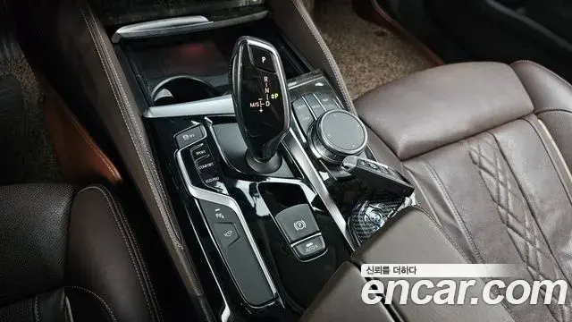 BMW 5 Series 2018 — Фото 9/20