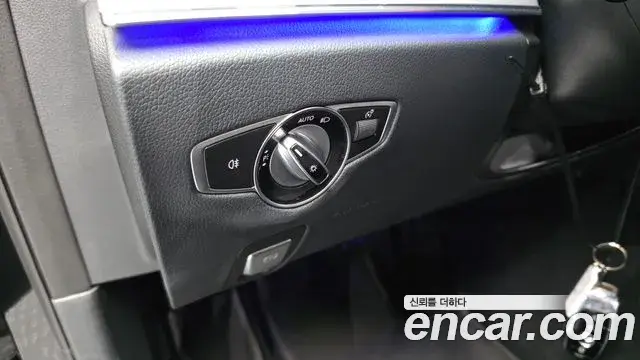Mercedes-Benz E-Class 2021 — Фото 20/20